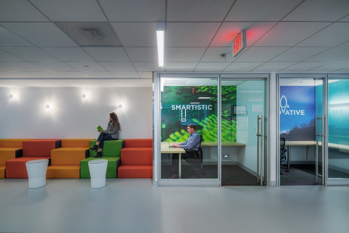 靈活開放的國際總部辦公室設(shè)計裝修圖-第6張圖片-上海古都建筑設(shè)計集團 靈活開放的國際總部辦公室設(shè)計裝修圖-第6張圖片-上海古都建筑設(shè)計集團