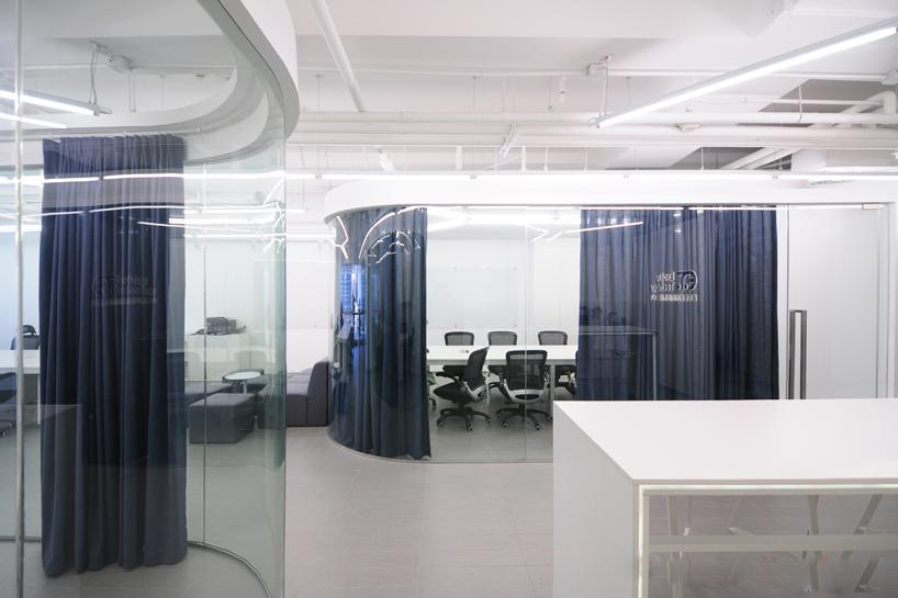 DB北京·E.T.辦公室裝修設(shè)計(jì)案例-第5張圖片-上海古都建筑設(shè)計(jì)集團(tuán) DB北京·E.T.辦公室裝修設(shè)計(jì)案例-第5張圖片-上海古都建筑設(shè)計(jì)集團(tuán)