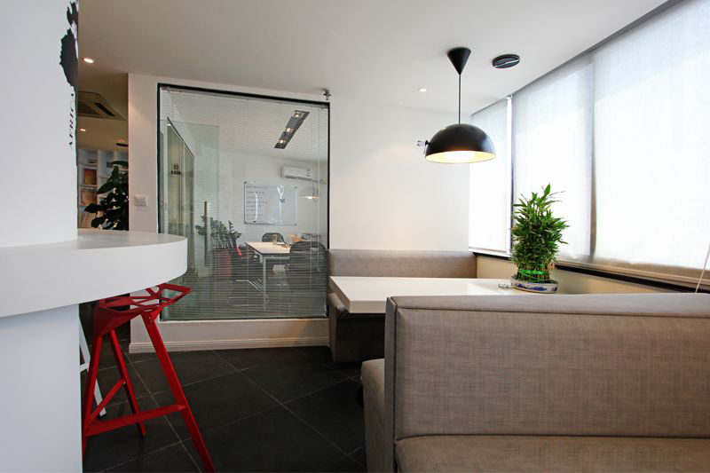 長寧區(qū)簡約風格辦公室裝修設計-第3張圖片-上海古都建筑設計集團 長寧區(qū)簡約風格辦公室裝修設計-第3張圖片-上海古都建筑設計集團