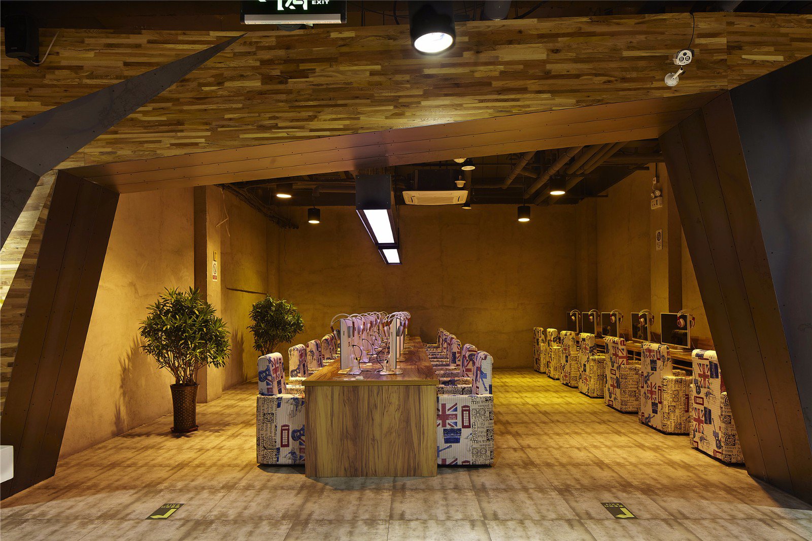 浦東新區(qū)工業(yè)風(fēng)網(wǎng)吧裝修設(shè)計-第4張圖片-上海古都建筑設(shè)計集團(tuán) 浦東新區(qū)工業(yè)風(fēng)網(wǎng)吧裝修設(shè)計-第4張圖片-上海古都建筑設(shè)計集團(tuán)