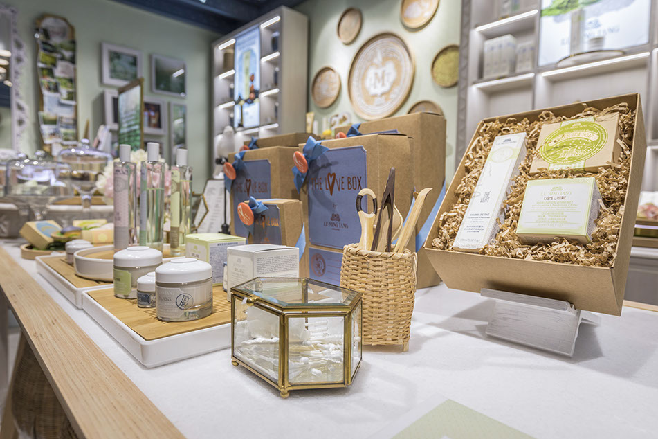 上?；瘖y品辦公室裝修設(shè)計-第4張圖片-上海古都建筑設(shè)計集團